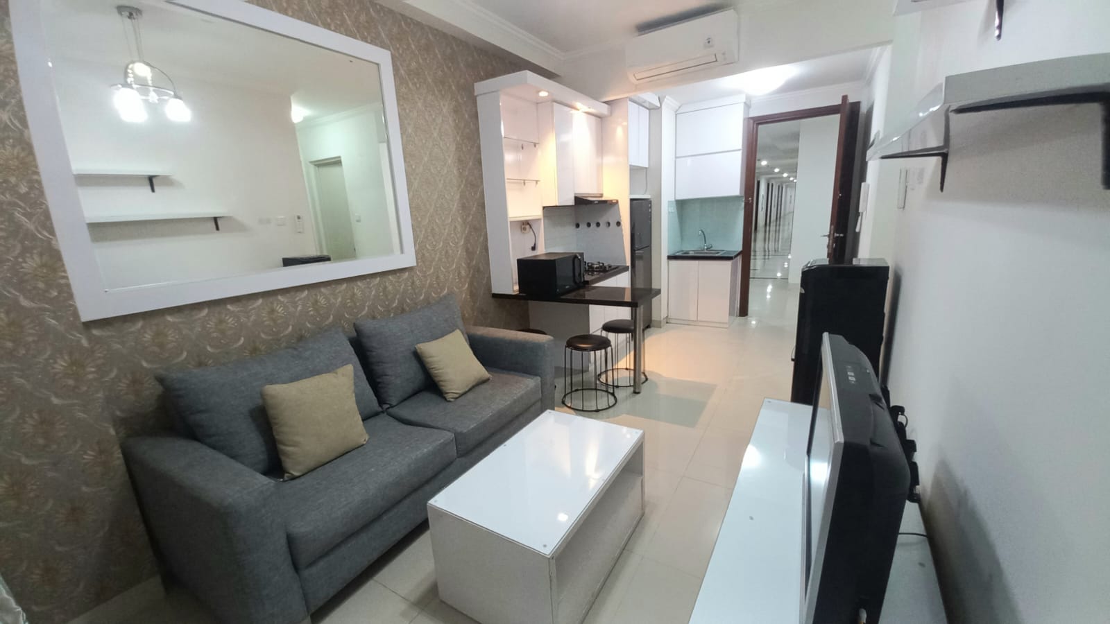 SEWA Apartemen Signature Park Grande MT Haryono TOWER LIGHT Tipe 2 BR - Luas 43 m2 - Furnished (HOT!!!)