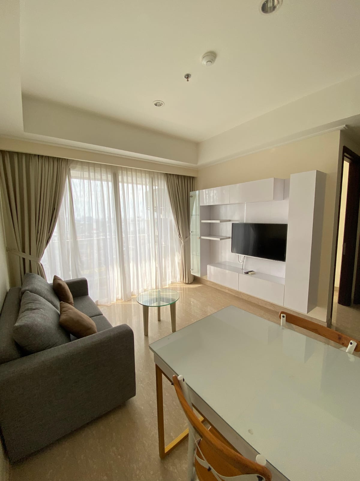 Disewakan Apartemen Menteng Park Tipe 2 Kamar - Private Lift Siap Huni