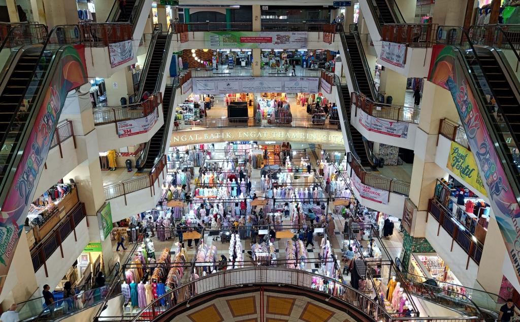 Jelang Ramadhan, Pasar Tanah Abang Kembali Ramai Pengunjung